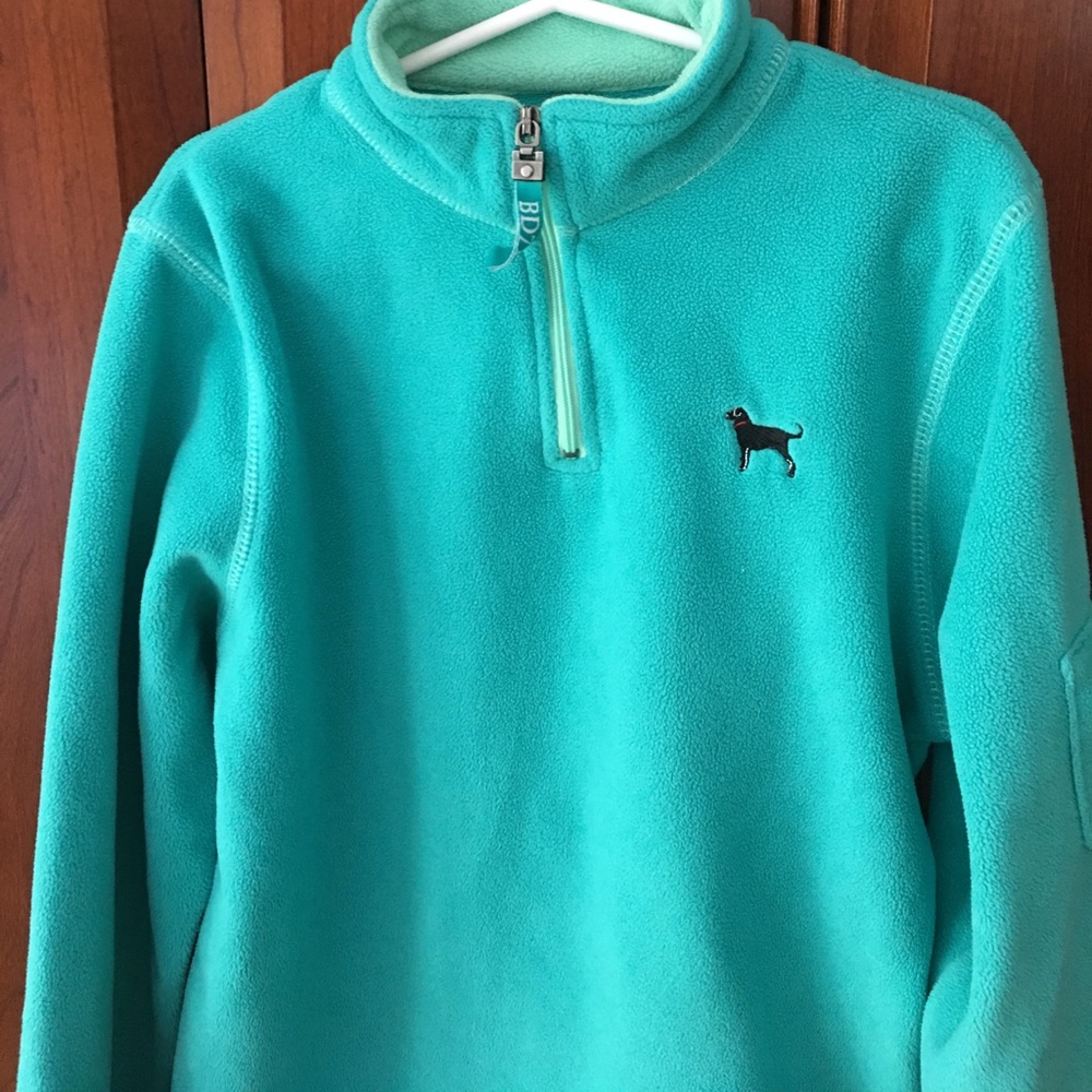 Black dog fleece pullover in light teal/aqua